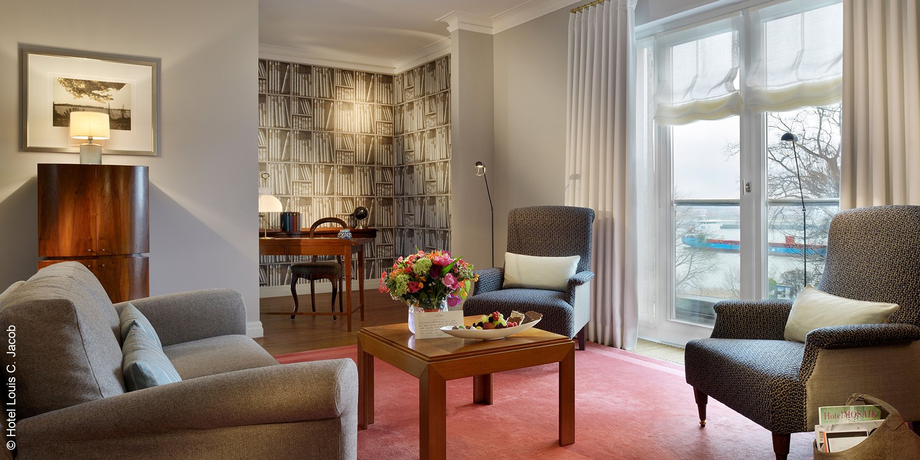 Hotel Louis C. Jacob | Hamburg | Suite Wohnzimmer | luxuszeit.com
