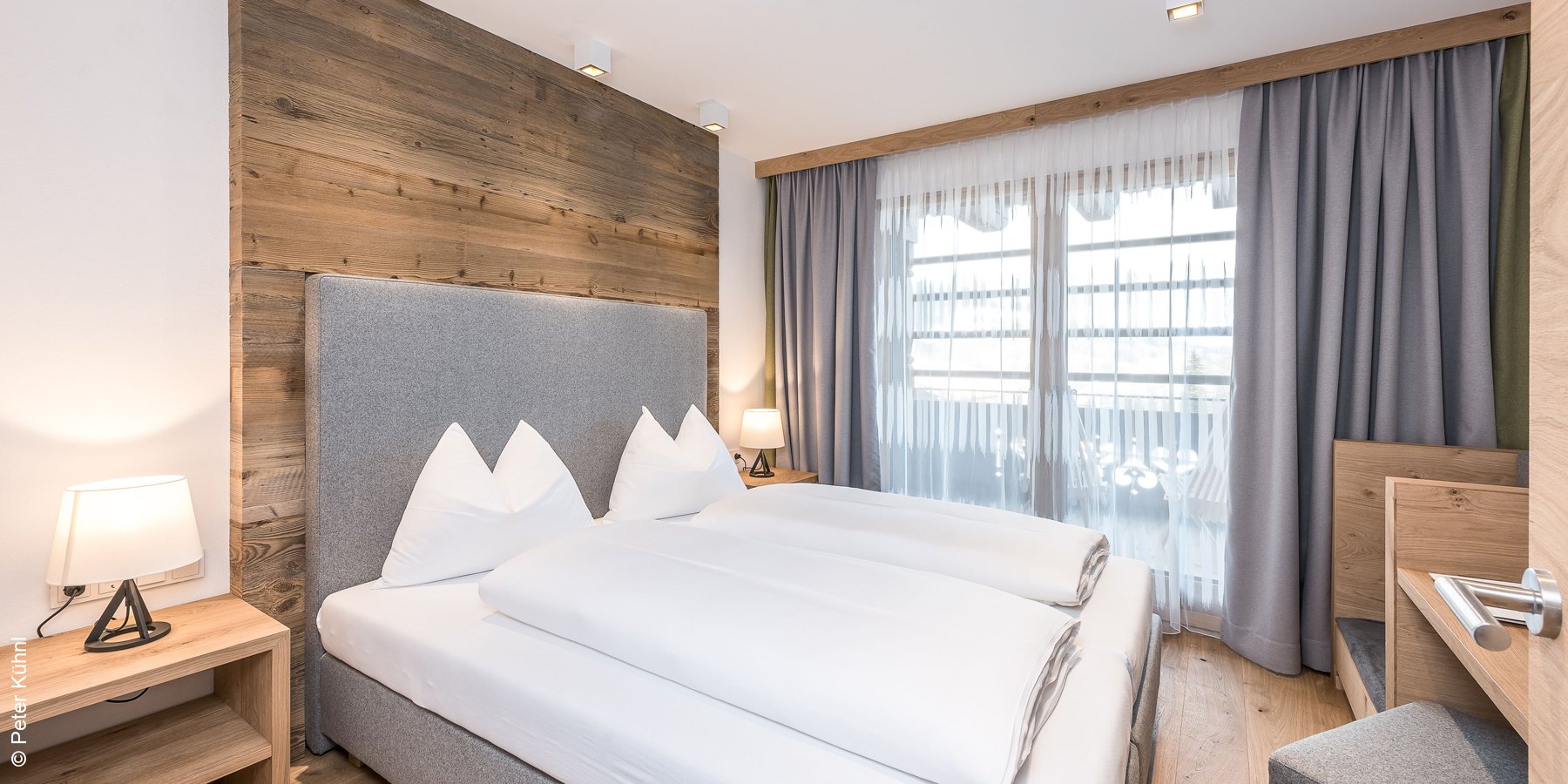 Hotel und Chalets PURADIES | Leogang | Premium Suite | Schlafzimmer | luxuszeit.com