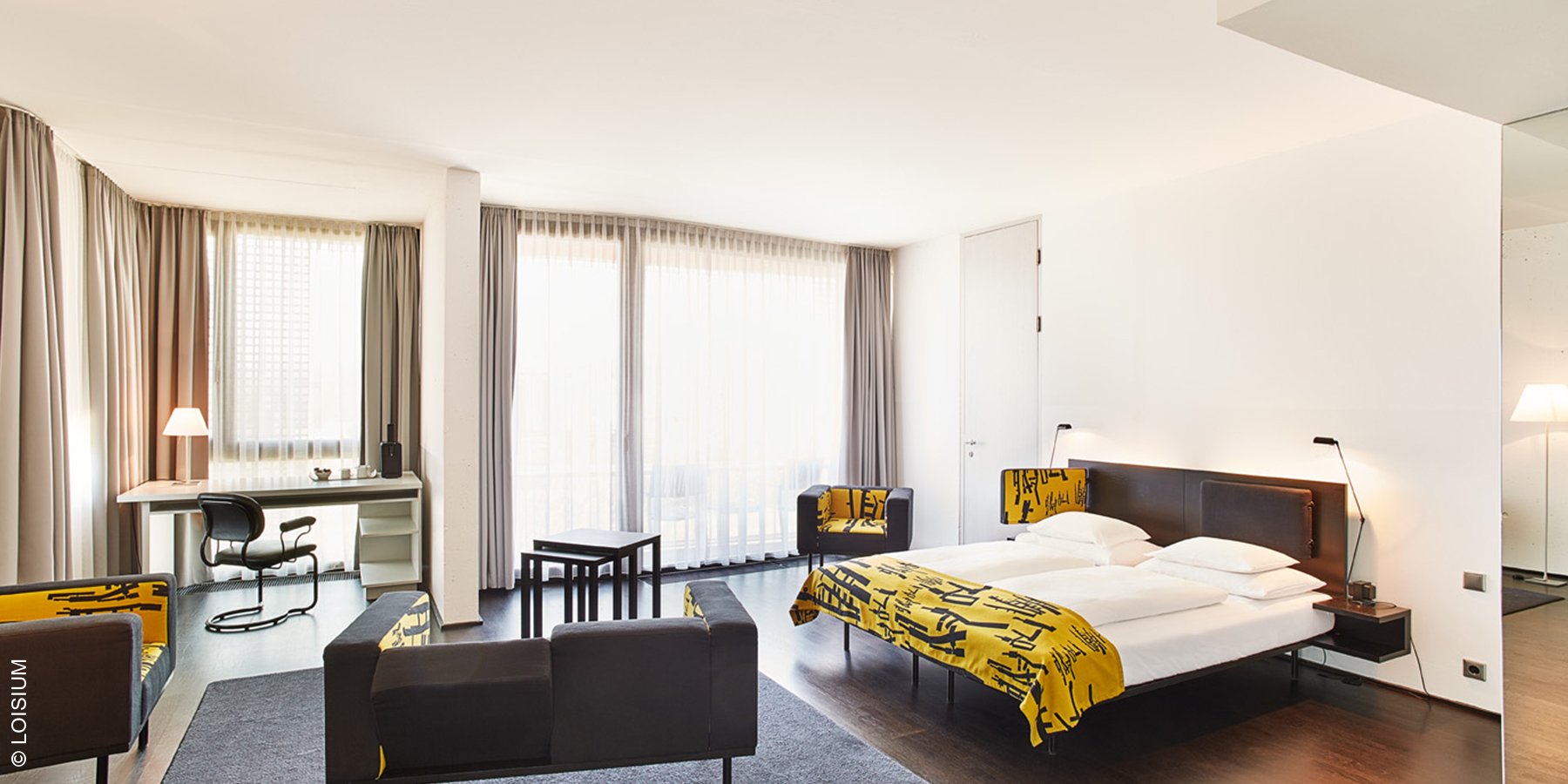 LOISIUM Wine & Spa Resort | LOISIUM | Prestige Deluxe Doppelbett Zimmer | luxuszeit.com