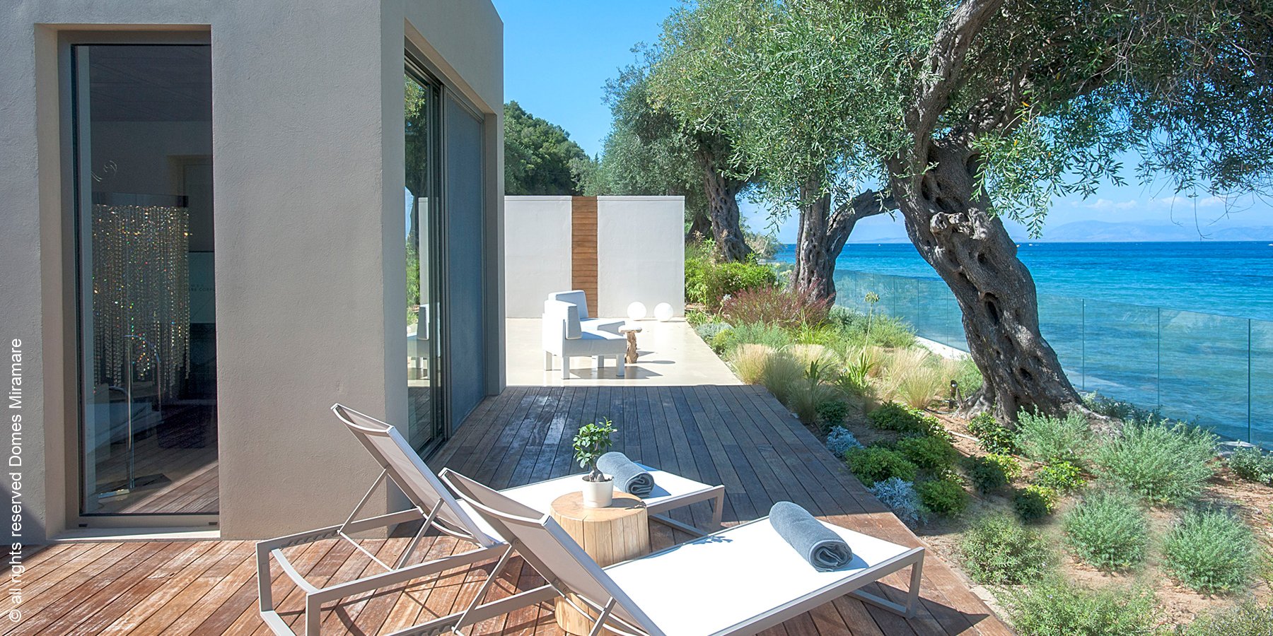 Domes Miramare, a Luxury Collection Resort, Korfu | Moraitika | Haute Living Terrasse | luxuszeit.com