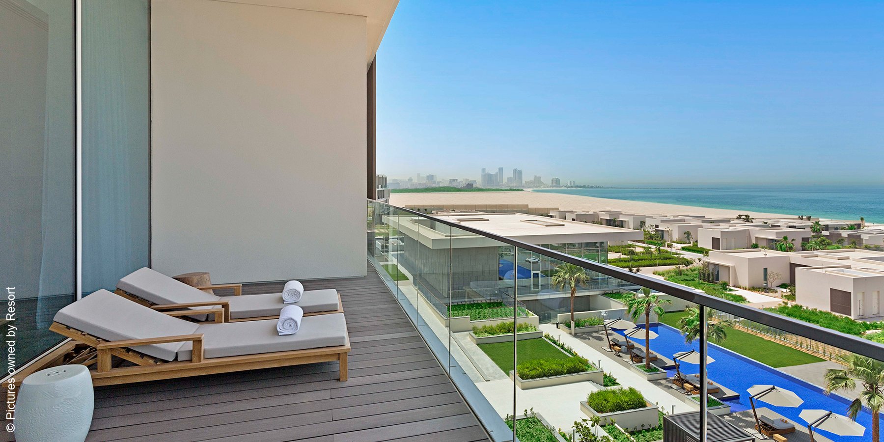 The Oberoi Beach Resort, Al Zorah | Adschman | Kohinoor-Suite Balkon | luxuszeit.com