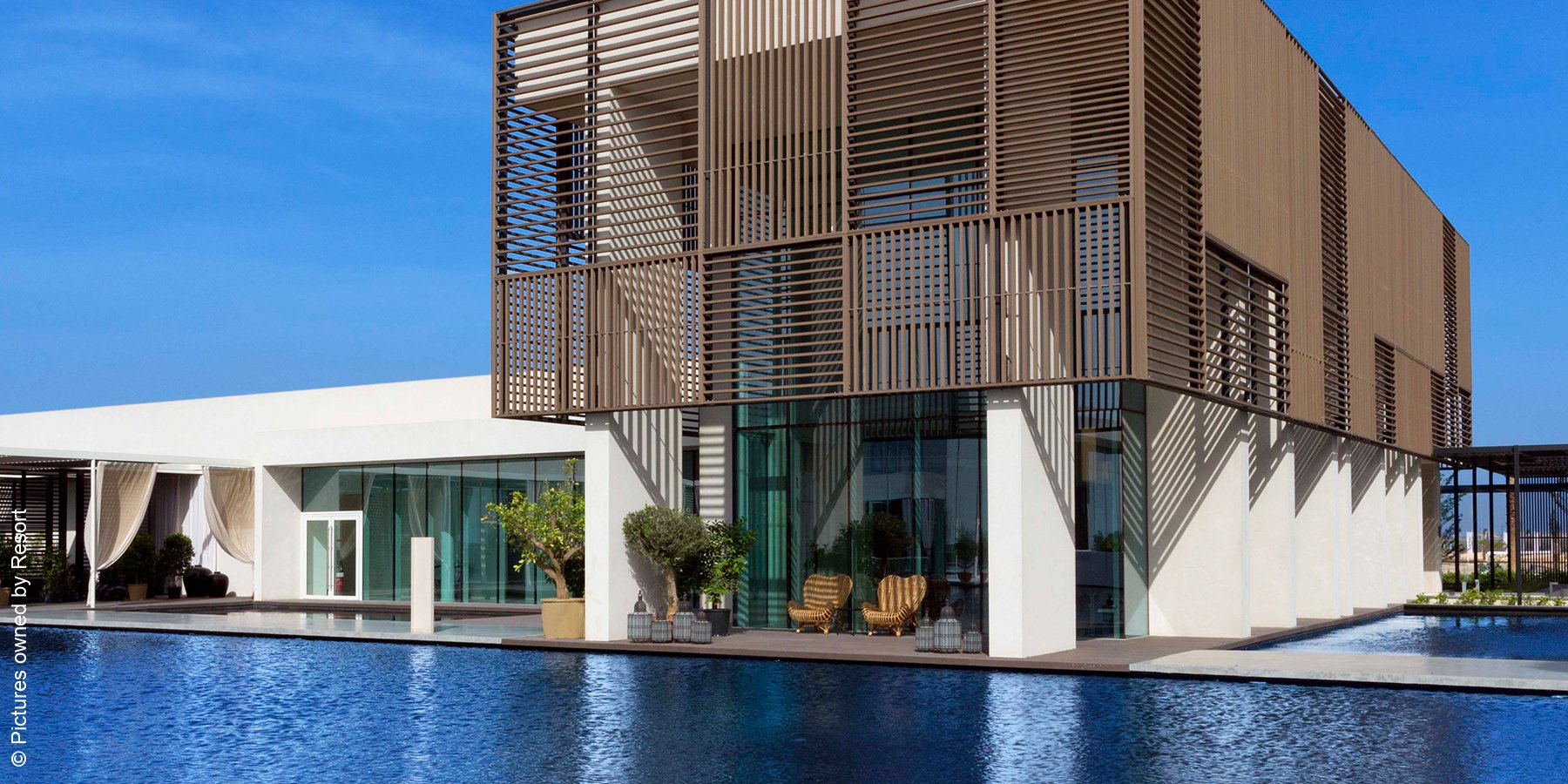 The Oberoi Beach Resort, Al Zorah | Adschman | Frontalansicht | luxuszeit.com