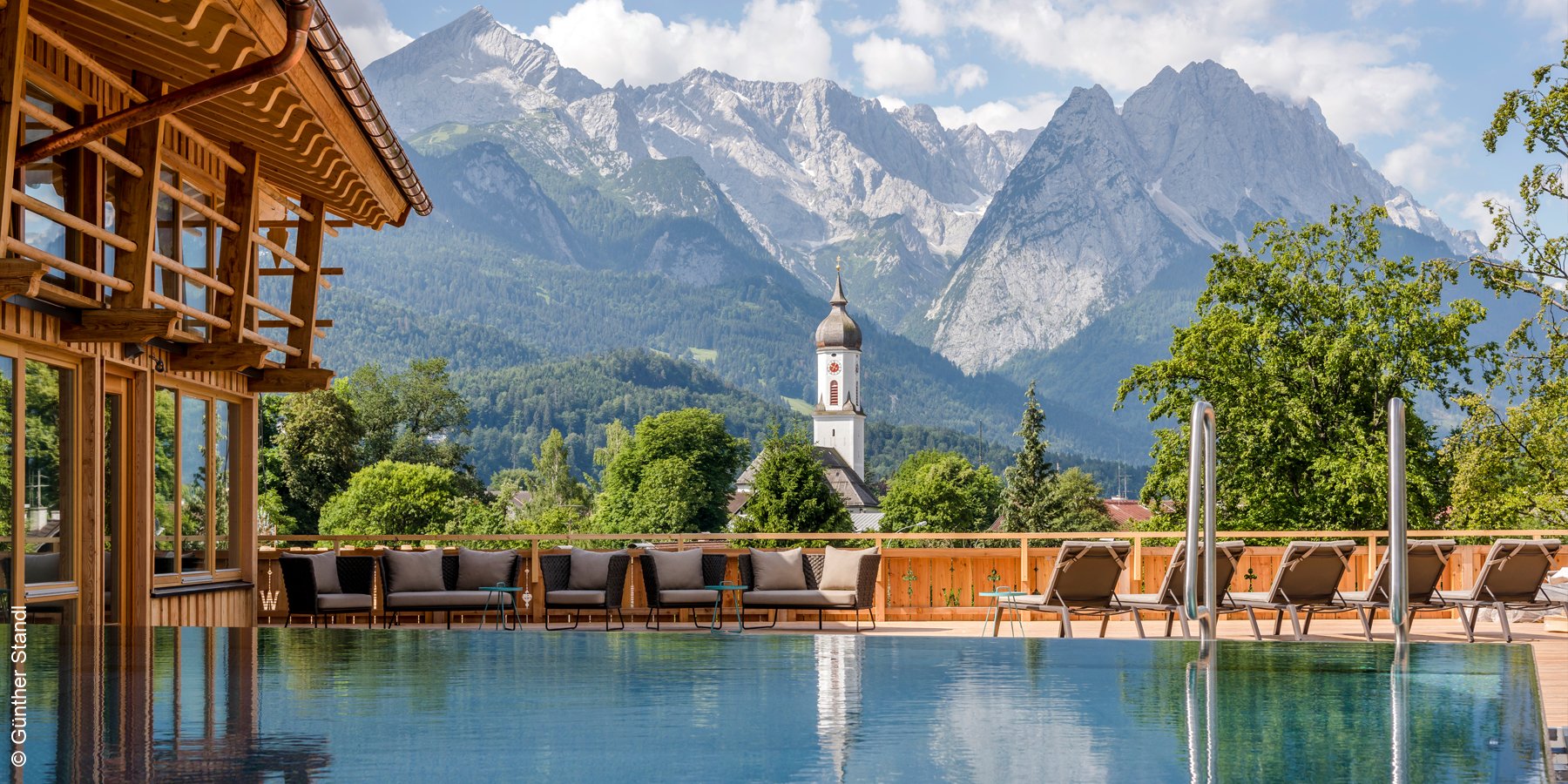 Werdenfelserei | Garmisch-Partenkirchen | Aussenpool | luxuszeit.com