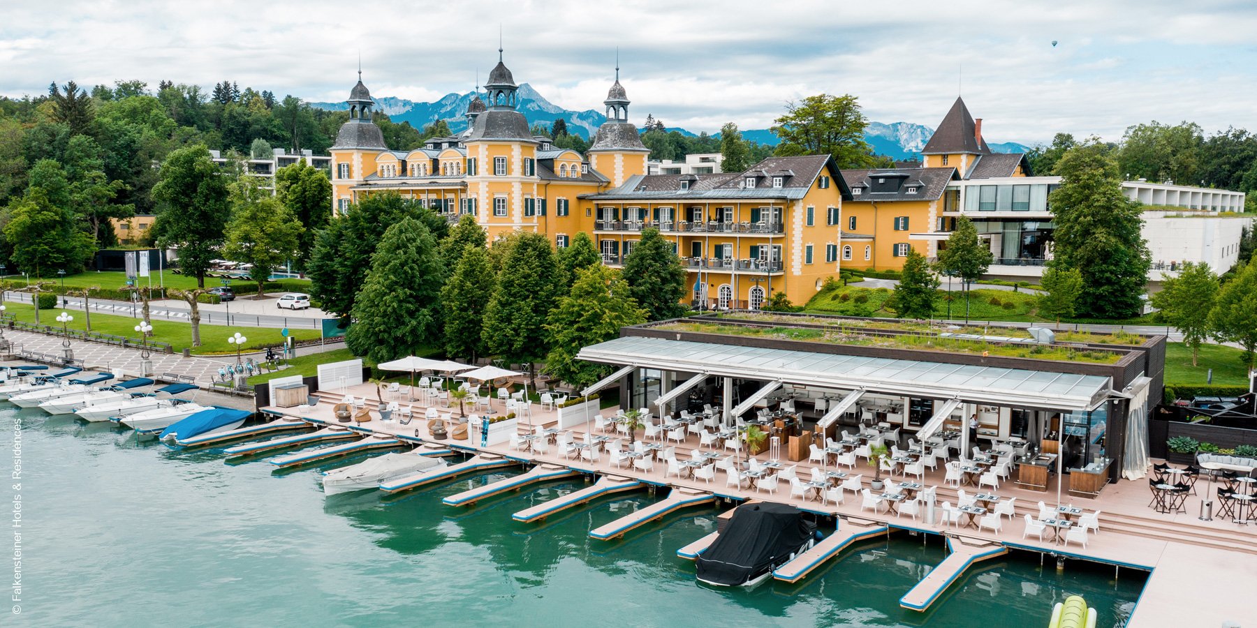 Falkensteiner Schlosshotel Velden | Velden am Woerthersee | Blick vom See | luxuszeit.com
