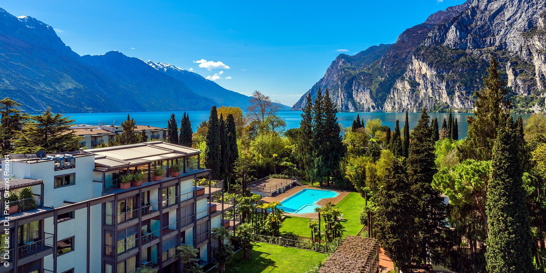 Du Lac et Du Parc Grand Resort | Riva Del Garda | Aussenansicht mit Pool | luxuszeit.com
