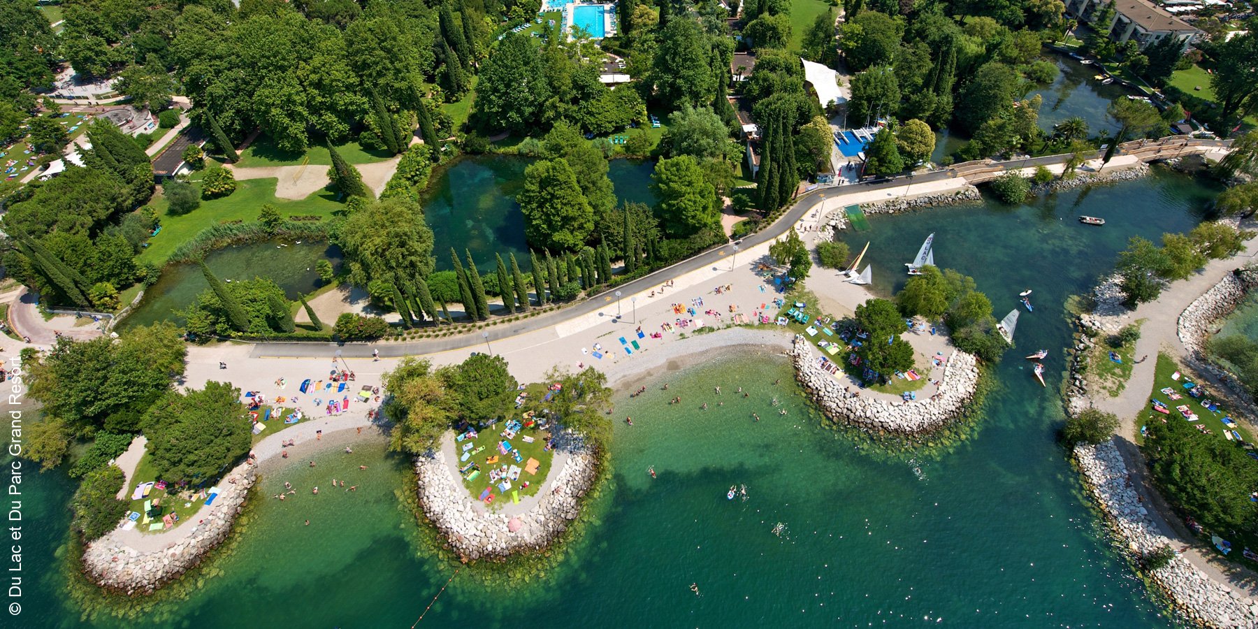 Du Lac et Du Parc Grand Resort | Riva Del Garda | Luftaufnahme Strand | luxuszeit.com