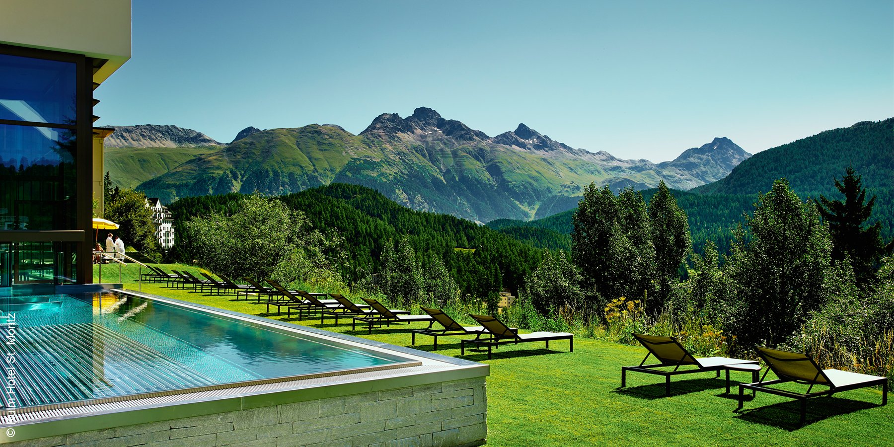 Kulm Hotel | St. Moritz | Sonnenterrasse | luxuszeit.com
