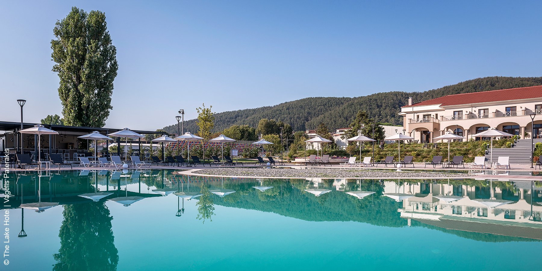 The Lake Hotel | Ioannina | Poolansicht | luxuszeit.com