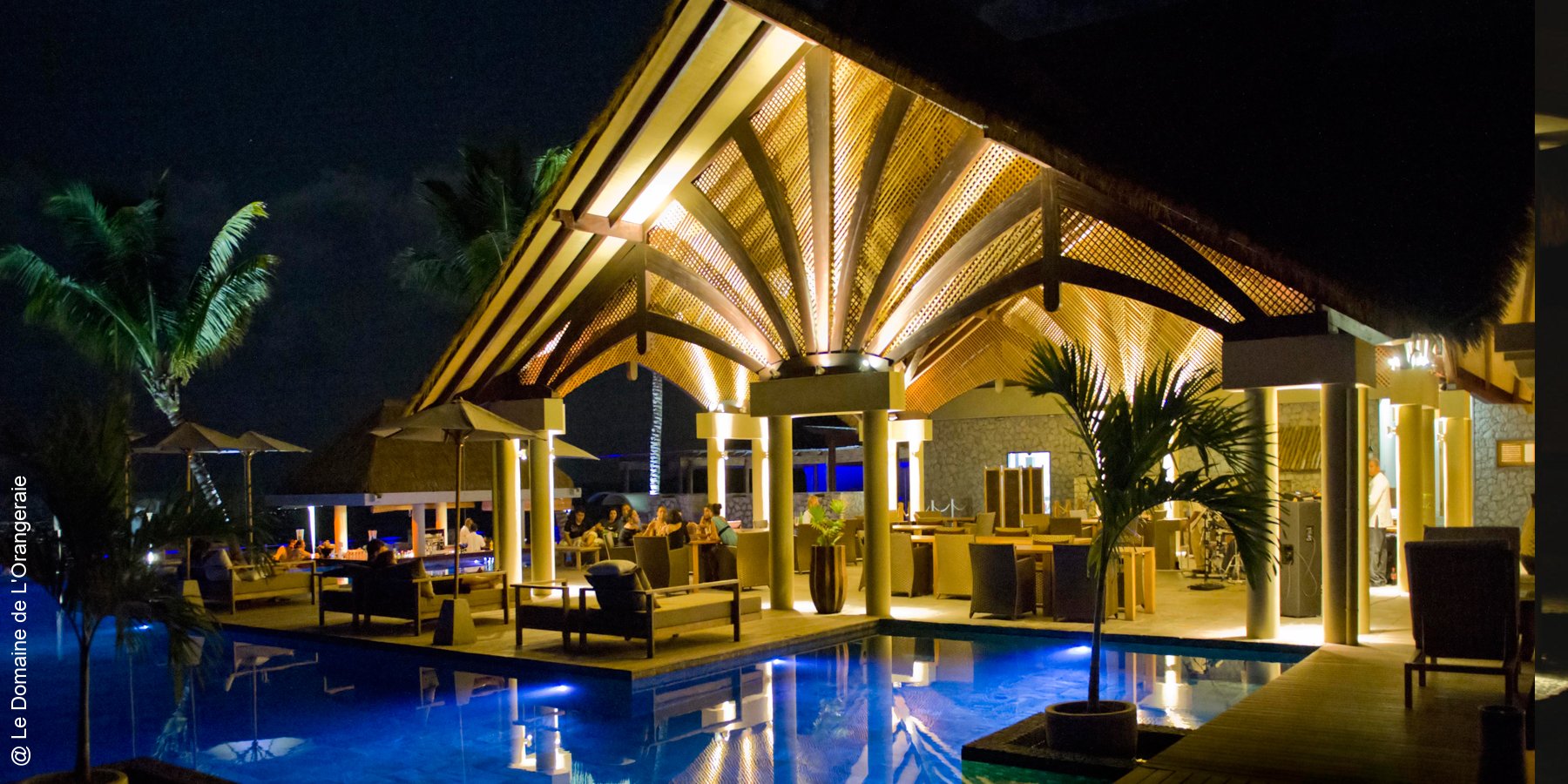 Le Domaine de L'Orangeraie | Seychellen | Restaurant Terrasse bei Nacht | luxuszeit.com