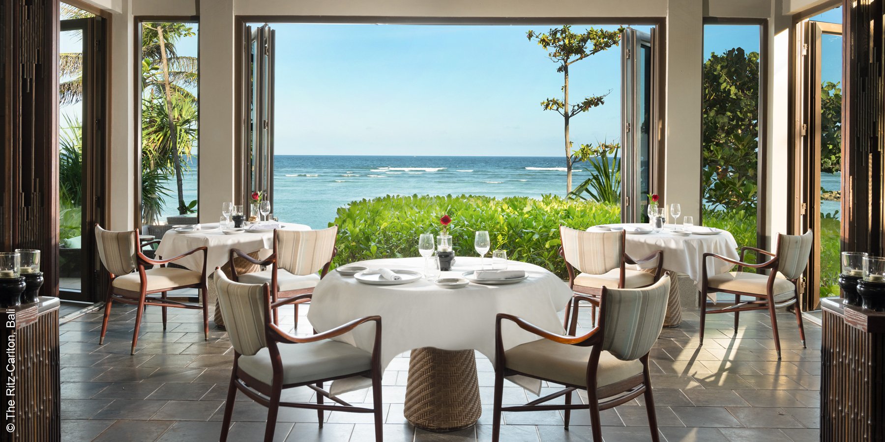The Ritz Carlton | Bali | Beach Restaurant | luxuszeit.com