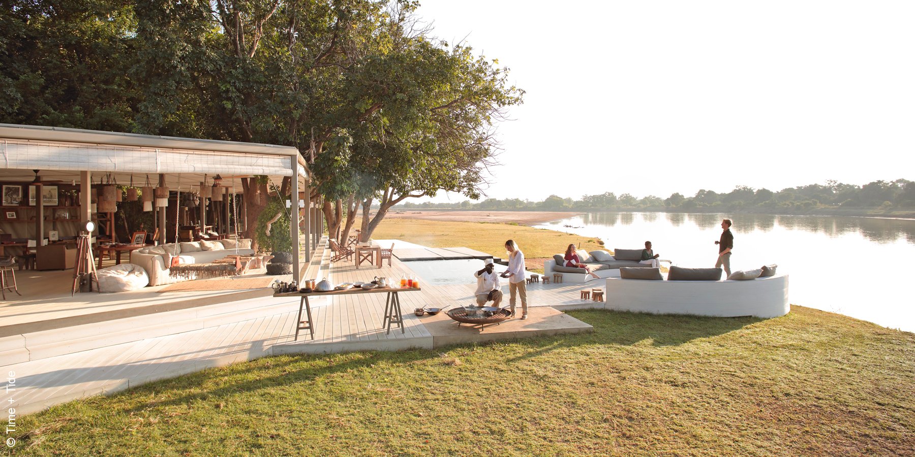 Time and Tide Chinzombo | South Luangwa | Offene Küche auf der Terrasse | luxuszeit.com