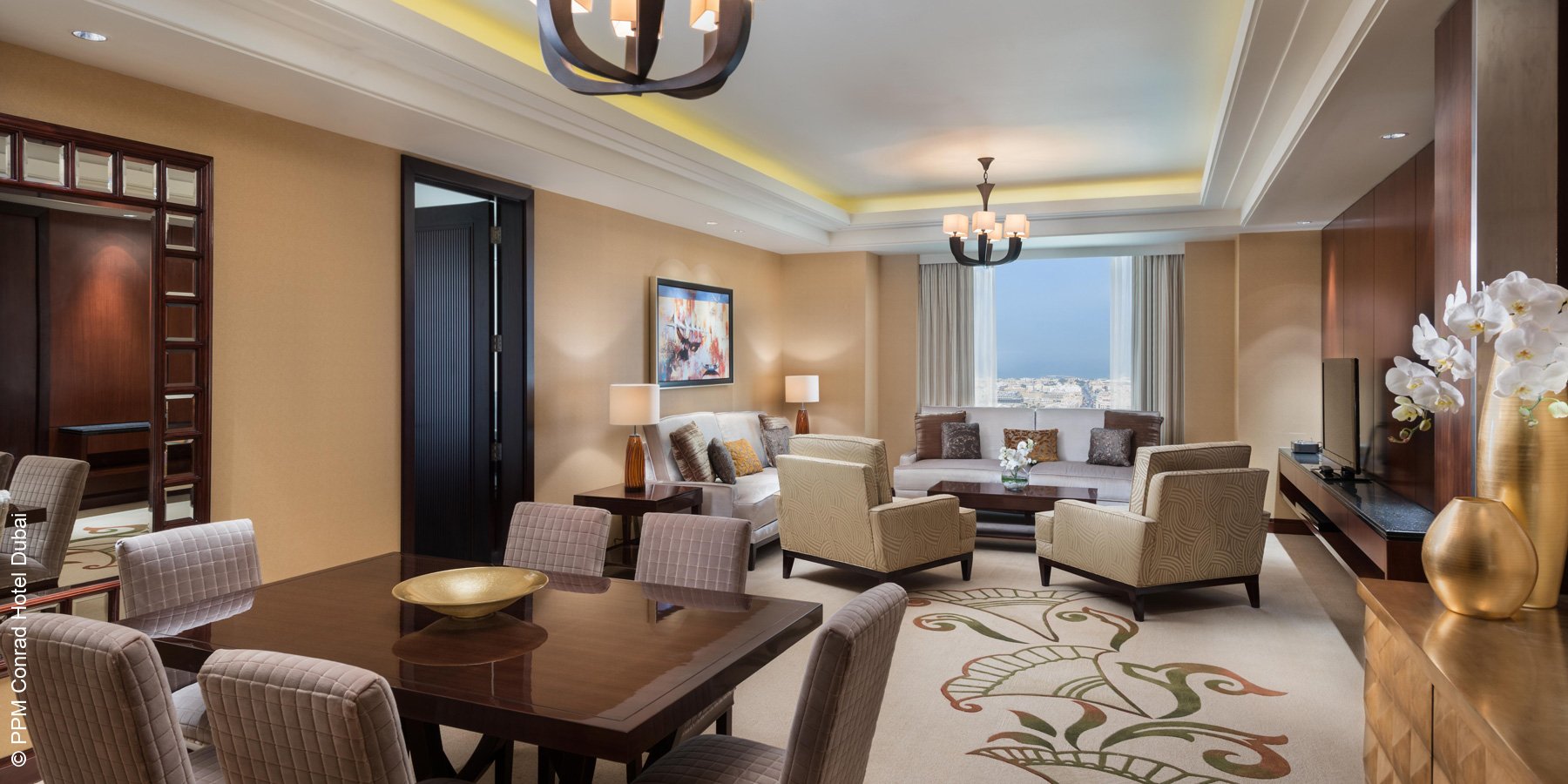 Hilton Conrad | Dubai | Executive Suite Wohnzimmer | luxuszeit.com