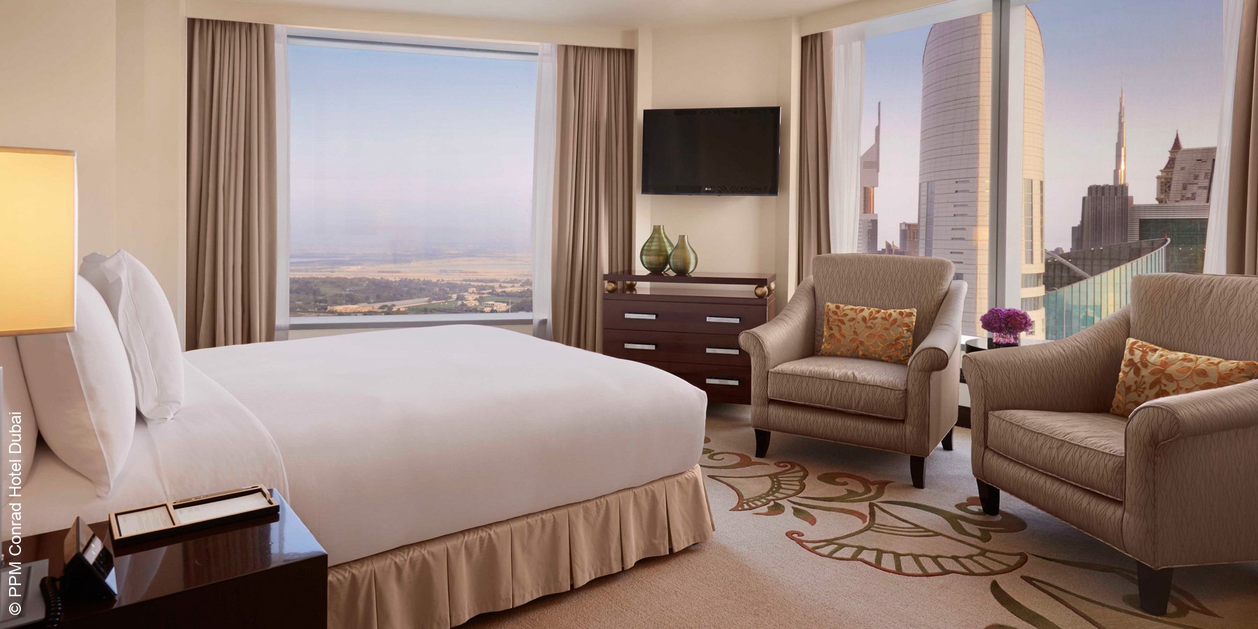 Hilton Conrad | Dubai | King Deluxe Suite | luxuszeit.com