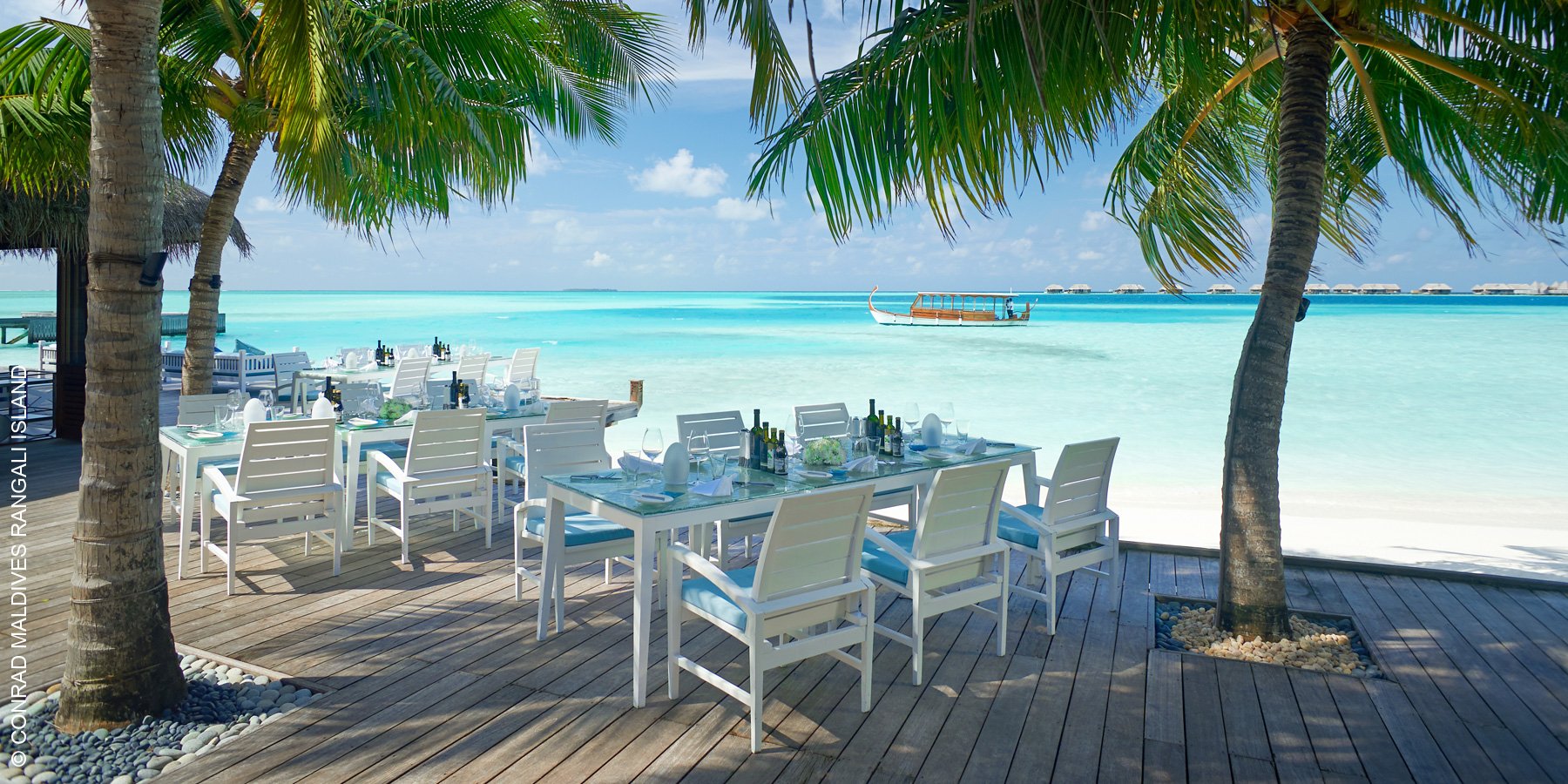 Conrad Maldives Rangali Island | Malediven | Vilu Restaurant und Bar | luxuszeit.com