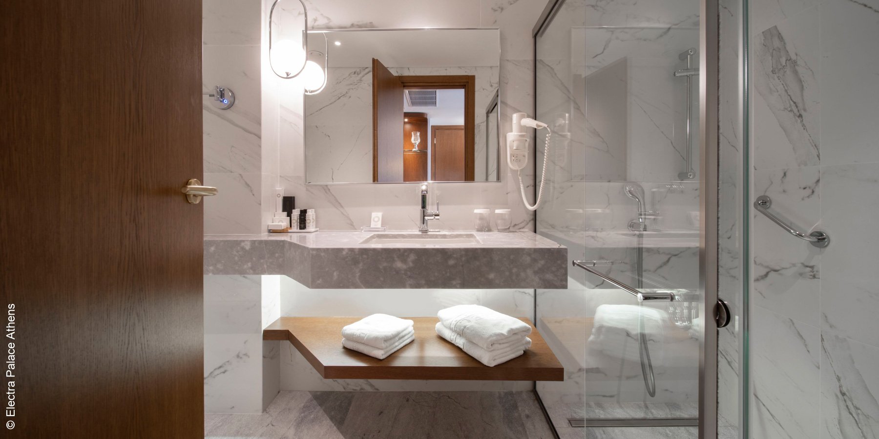 Electra Palace Hotel Athens | Athen | Suite Acropolis Bathroom | luxuszeit.com