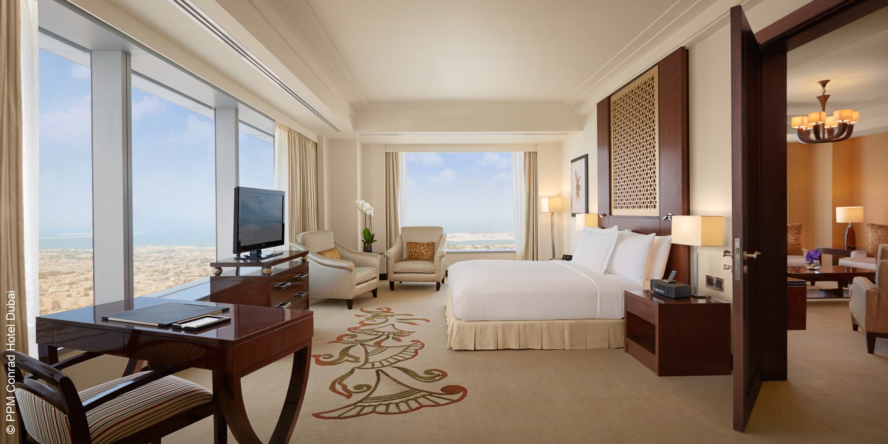 Hilton Conrad | Dubai | Executive Suite | luxuszeit.com