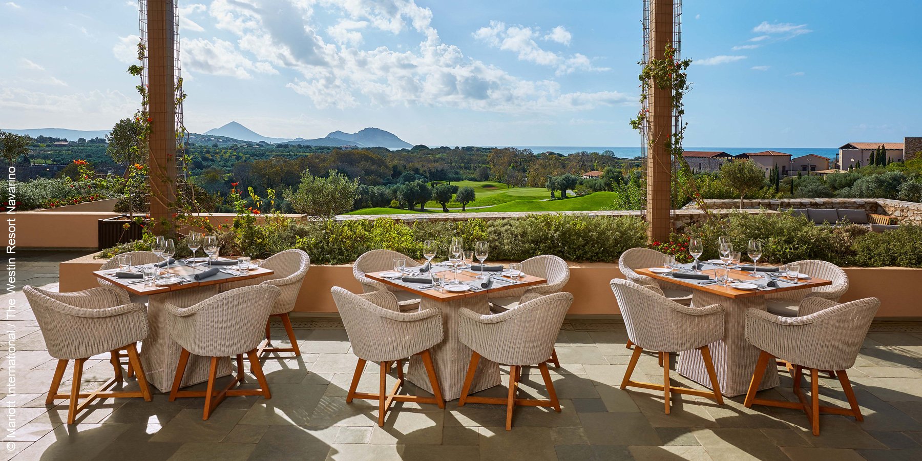 The Westin Resort Costa Navarino | Griechenland | Terrasse | luxuszeit.com