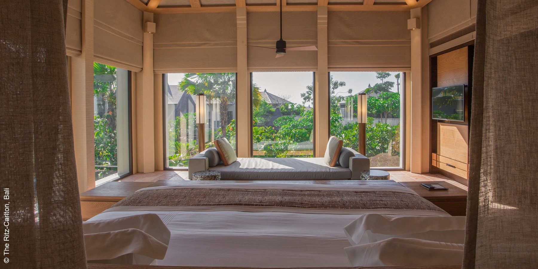 The Ritz Carlton | Bali | Garden Villa Bedroom | luxuszeit.com