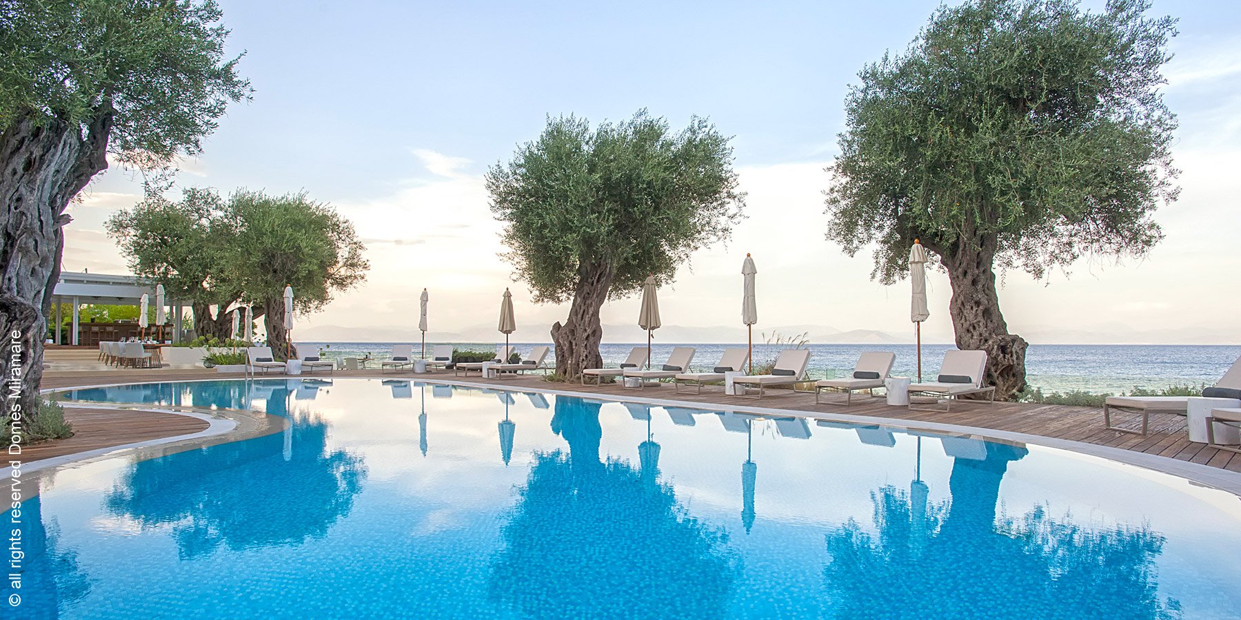 Domes Miramare, a Luxury Collection Resort, Korfu | Moraitika | Haute Living Pool | luxuszeit.com