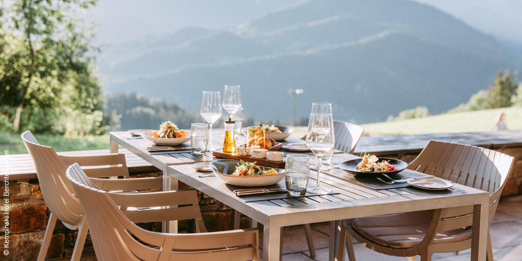 Kempinski Hotel Berchtesgaden | Terrasse | luxuszeit.com