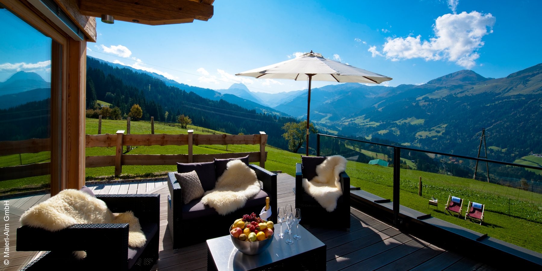 Maierl-Alm & Châlets | Kirchberg in Tirol | Sonnenterrasse Aussicht | luxuszeit.com