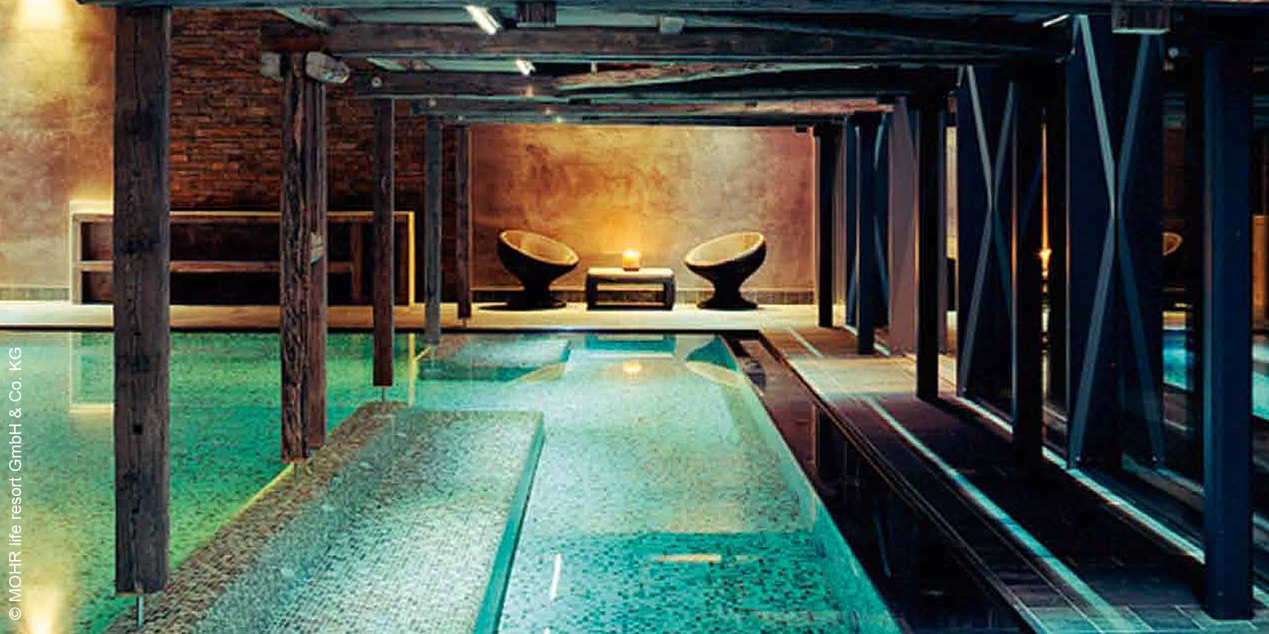 MOHR life resort | Lermoos | Pool | luxuszeit.com