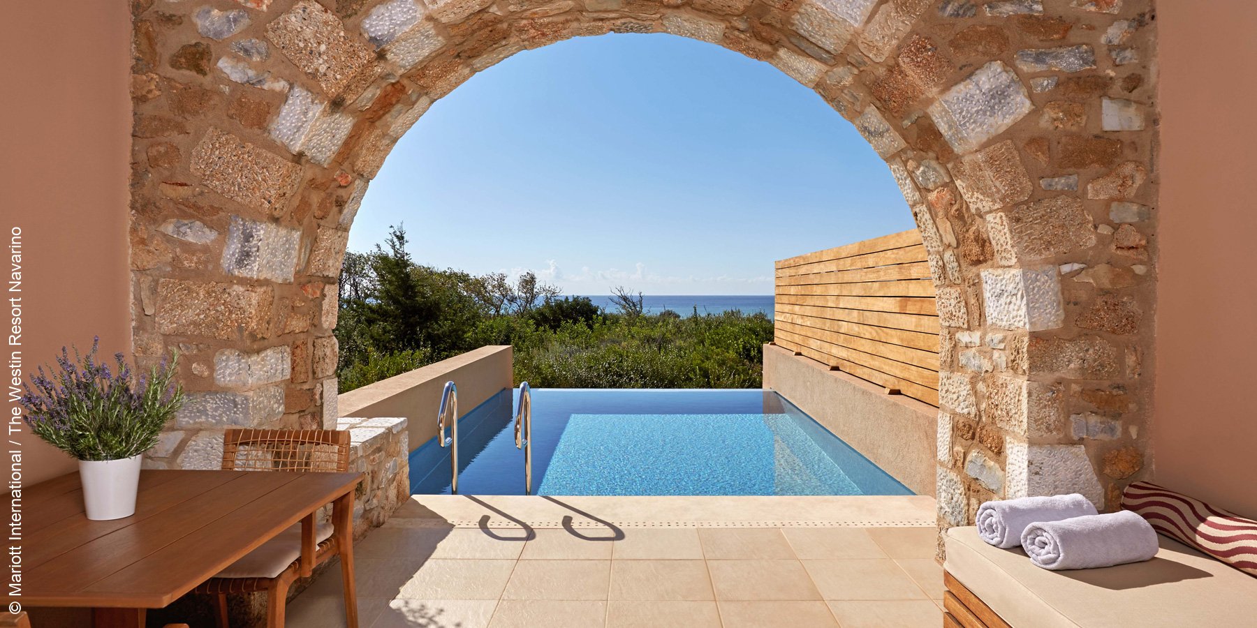 The Westin Resort Costa Navarino | Griechenland | Infinity Room | luxuszeit.com