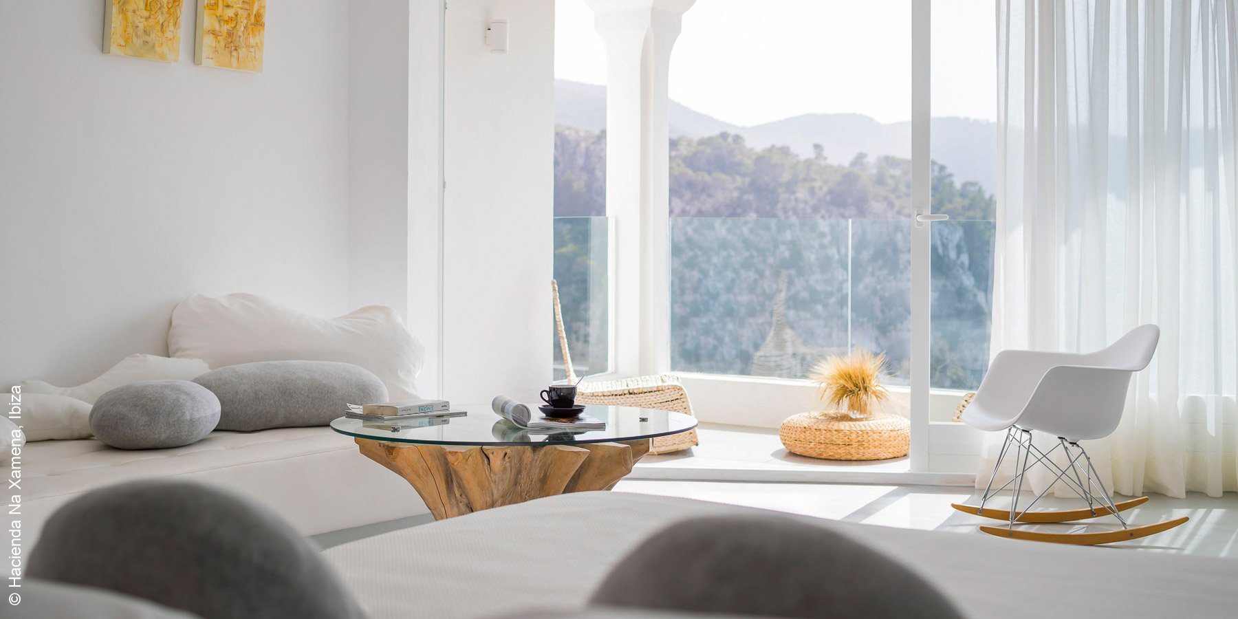 Hotel Hacienda Na Xamena | San Miguel, Ibiza | Familien Suite Wohnzimmer | luxuszeit.com
