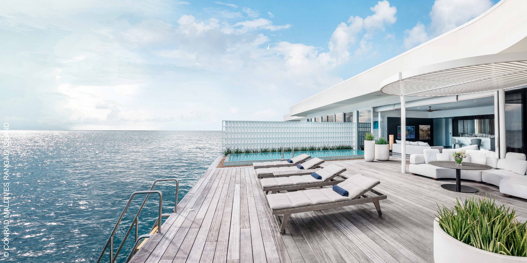 Conrad Maldives Rangali Island | The Muraka Sonnendeck | luxuszeit.com