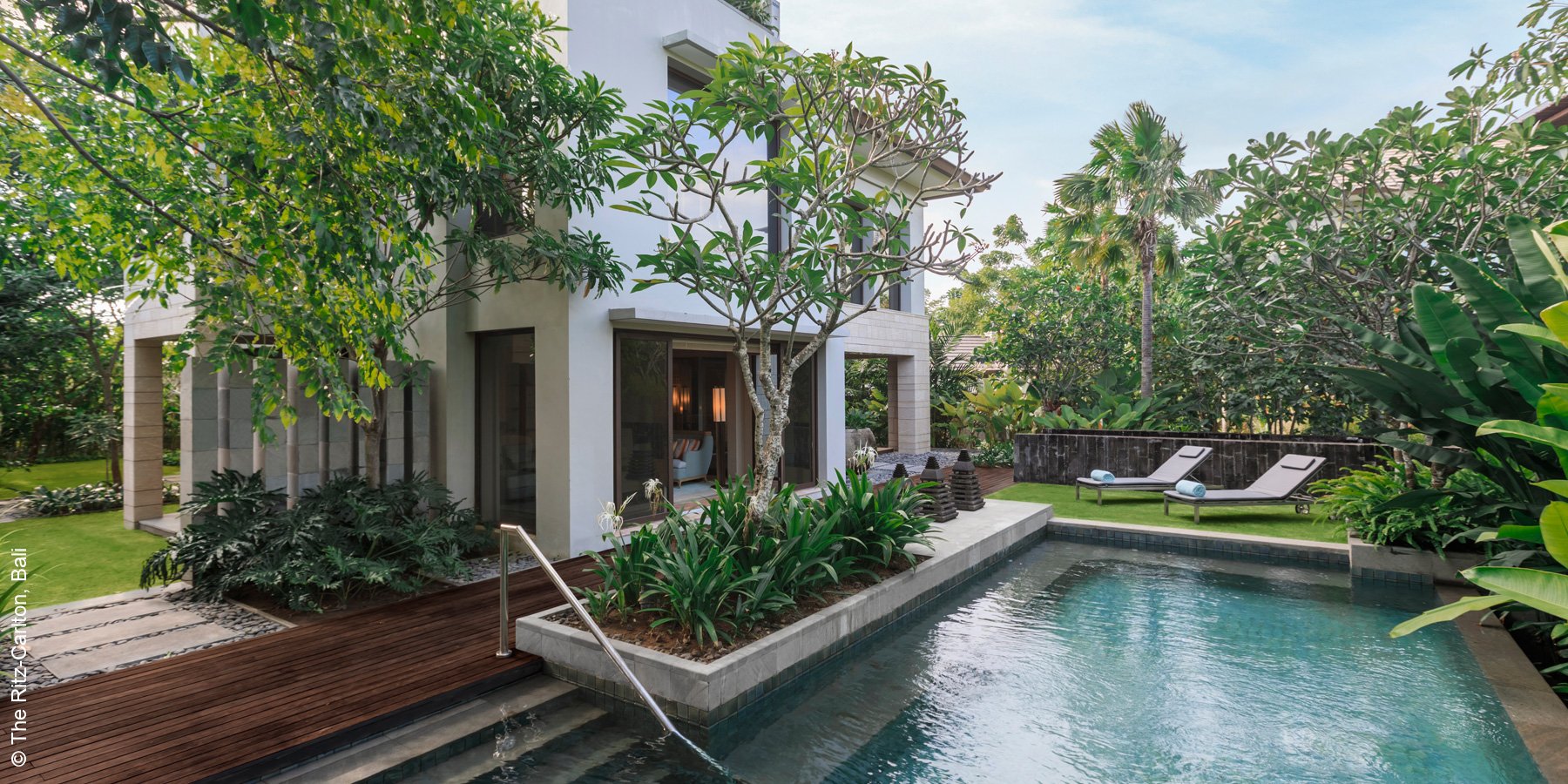 The Ritz Carlton | Bali | Cliff Villa Pool | luxuszeit.com
