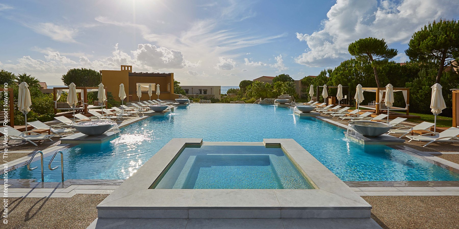 The Westin Resort Costa Navarino | Griechenland | Außenpool | luxuszeit.com